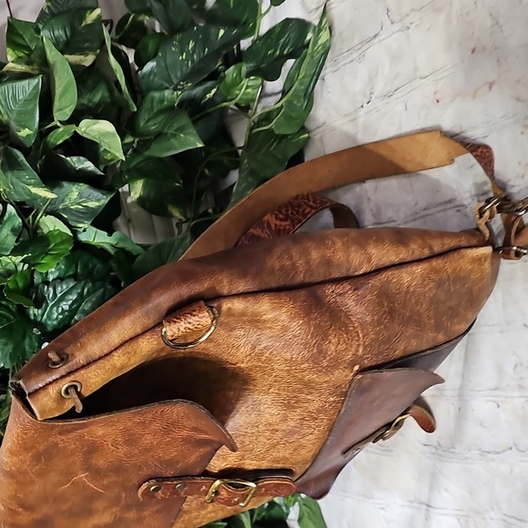 Vintage 1970s Leather Flap Closure Drawstring Backpack  Day Backpack Carry On - Picture 7 of 13